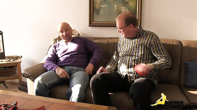 高品質 :  運動の家庭教師はテーブルの上で大まかに無実の学生を前髪します 女性 アダルト アニメ エロ動画 