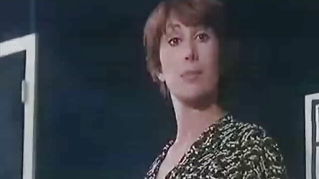 高品質 :  若い黒髪の最愛の人は彼女の膝の上に降りて、彼女のブロークを吸い取ります 女性 向け 無料 アダルト アニメ エロ動画 